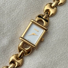 Load image into Gallery viewer, VINTAGE GUCCI INTERCHANGEABLE LEATHER WATCH
