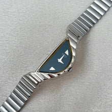 Load image into Gallery viewer, VINTAGE SEIKO SILVER WATCH
