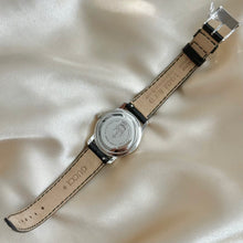 Load image into Gallery viewer, VINTAGE GUCCI BLACK LEATHER WATCH
