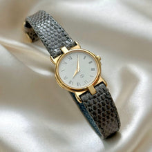 Load image into Gallery viewer, VINTAGE GUCCI GRAY LEATHER WATCH
