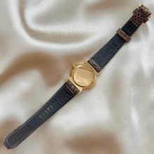 Load image into Gallery viewer, VINTAGE GUCCI GRAY LEATHER WATCH
