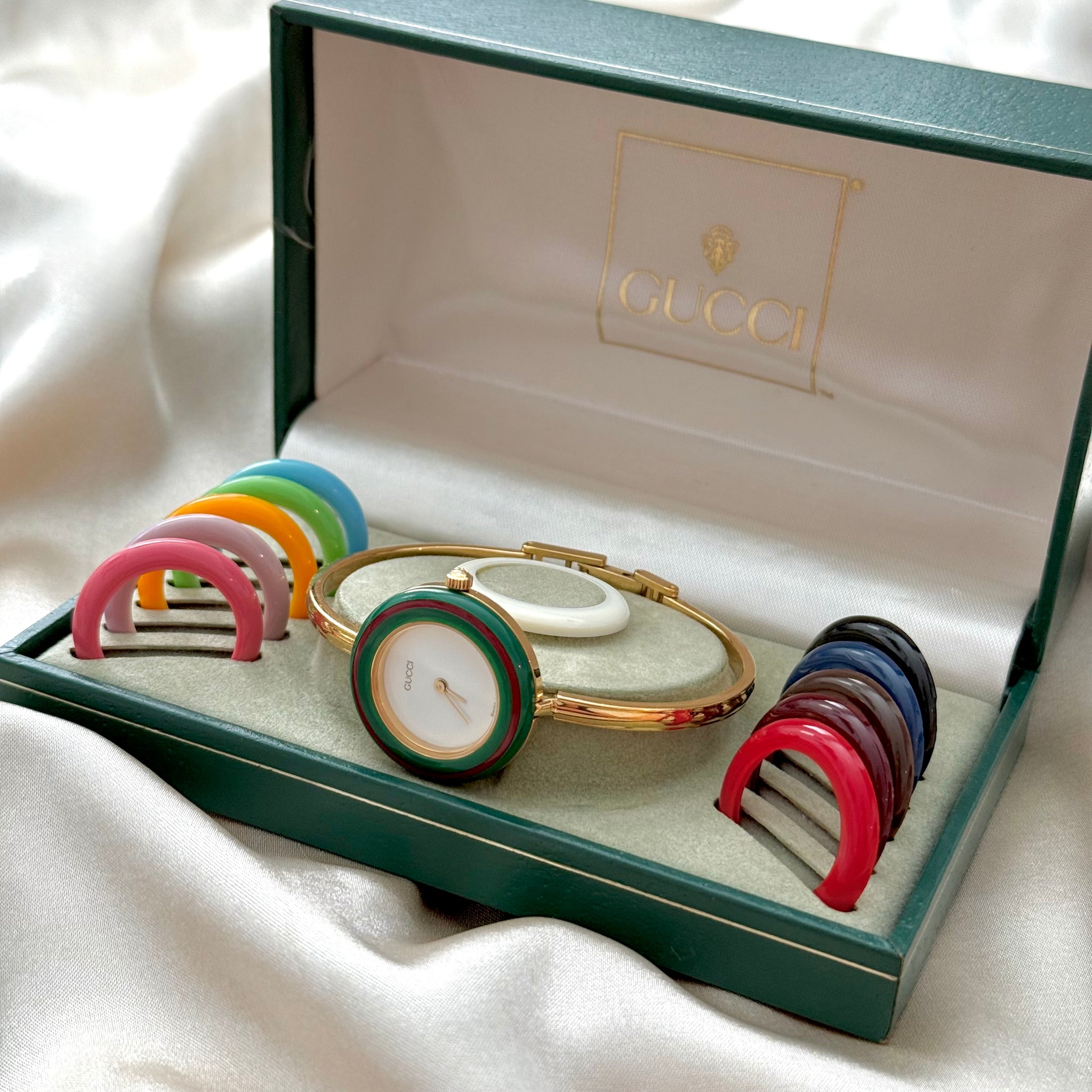 Gucci Interchangeable Bezel Horsebit link Watch, w/ 12 bezels, box & paperwork Gucci Change Bezel 11 Colors White / Gold Dial Women Watch  main image 4