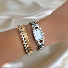 Load image into Gallery viewer, VINTAGE GUCCI INTERCHANGEABLE LEATHER WATCH
