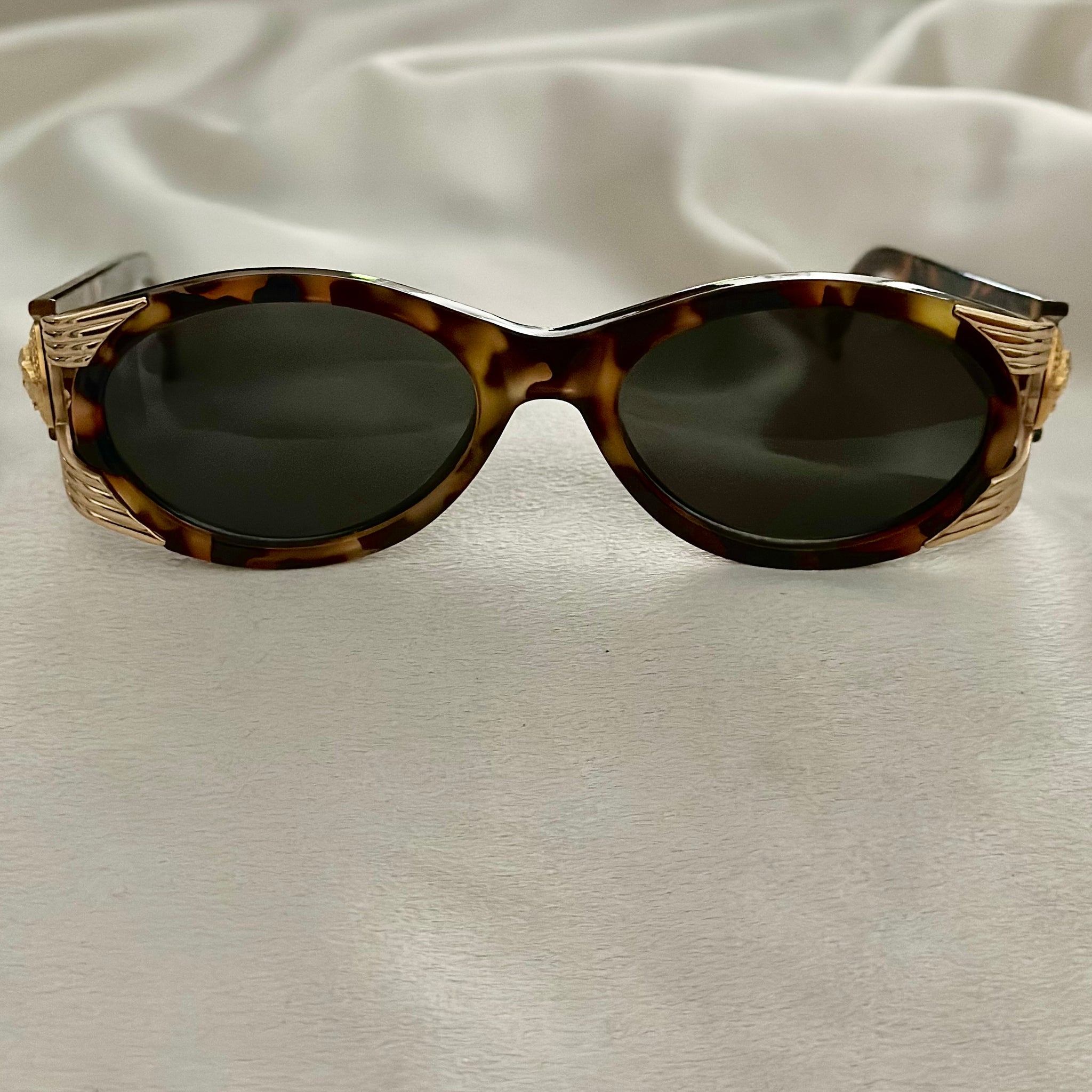 Authentic vintage VERSACE sunglasses -beautiful! Vintage Versace 480/H 852 Sunglasses – RSTKD Vintage main image 4