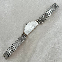 Load image into Gallery viewer, VINTAGE SEIKO SILVER WATCH
