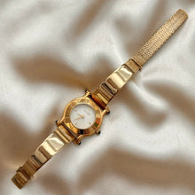 Load image into Gallery viewer, VINTAGE GUCCI WATCH
