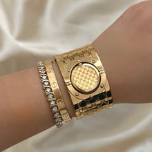 Load image into Gallery viewer, VINTAGE GUCCI MOTHER-OF-PEARL WATCH

