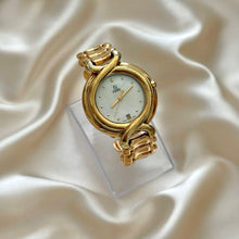 Load image into Gallery viewer, VINTAGE FENDI MOTHER-OF-PEARL WATCH

