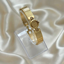 Load image into Gallery viewer, VINTAGE SEIKO DAINTY WATCH
