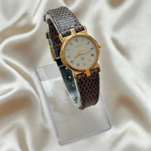Load image into Gallery viewer, VINTAGE GUCCI GRAY LEATHER WATCH
