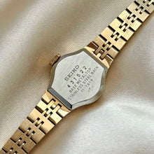 Load image into Gallery viewer, VINTAGE SEIKO DAINTY WATCH
