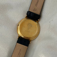 Load image into Gallery viewer, VINTAGE GUCCI MOTHER-OF-PEARL BLACK LEATHER WATCH
