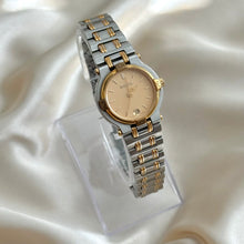 Load image into Gallery viewer, VINTAGE GUCCI TWO-TONED WATCH
