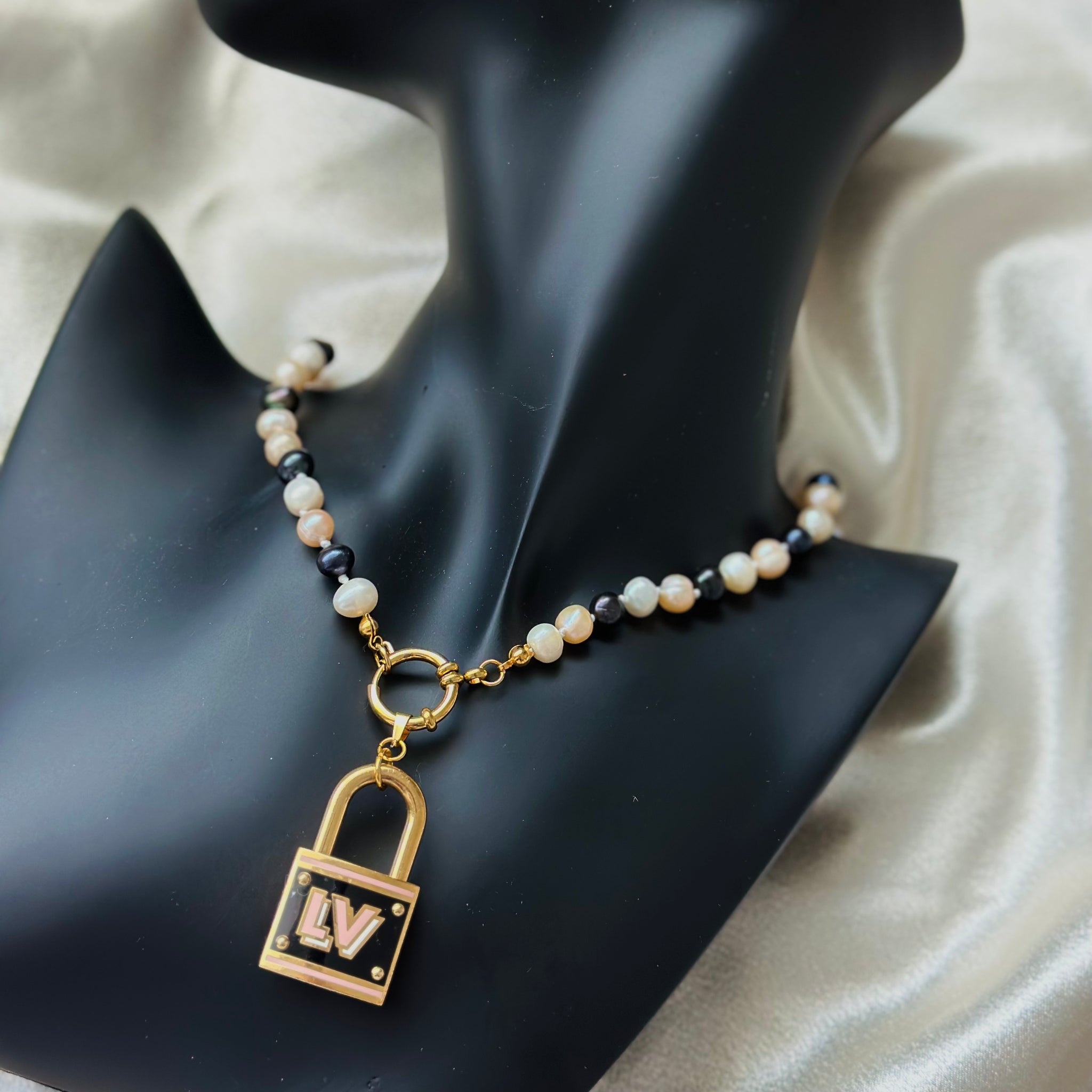 LV LOCK PEARL NECKLACE