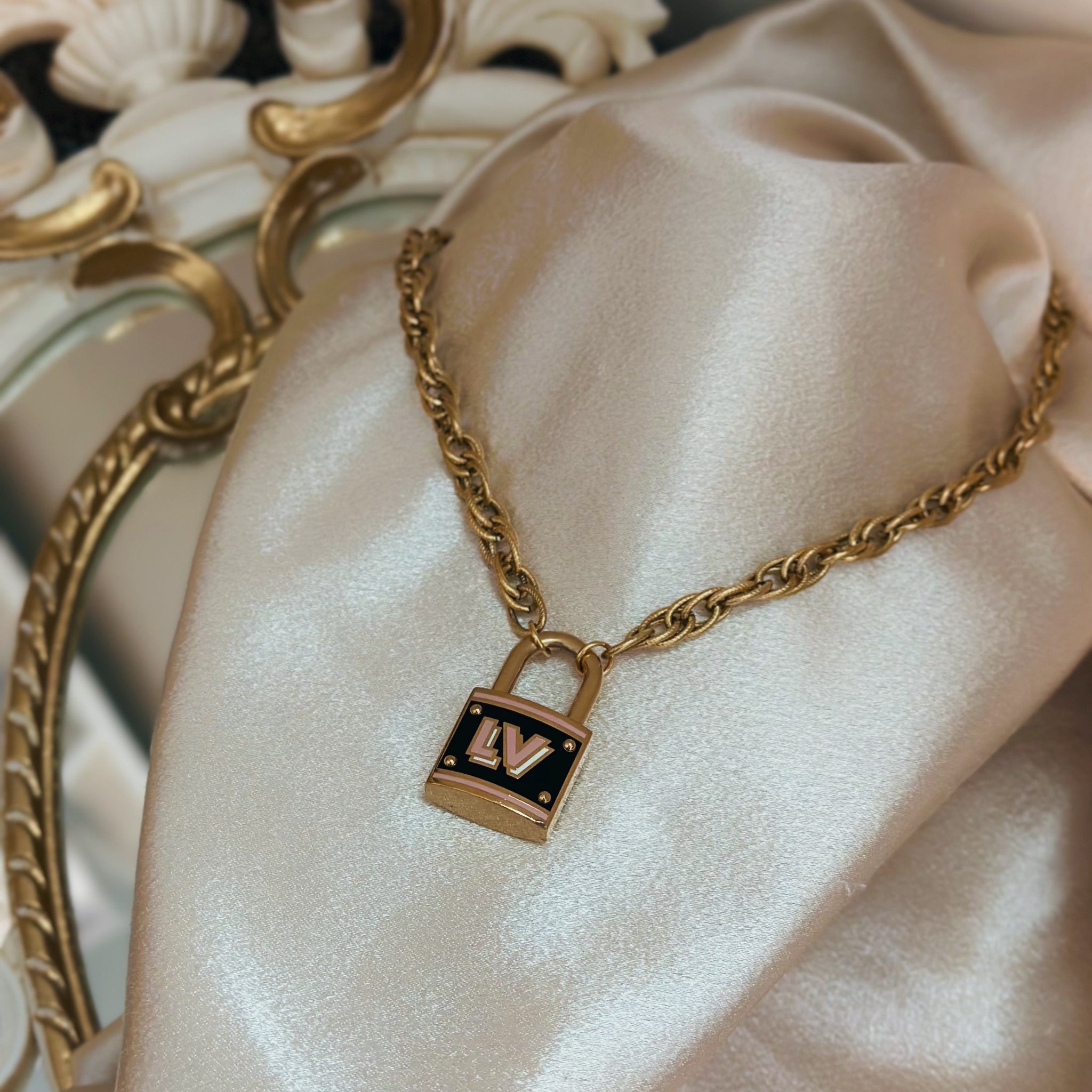 lv chain necklace